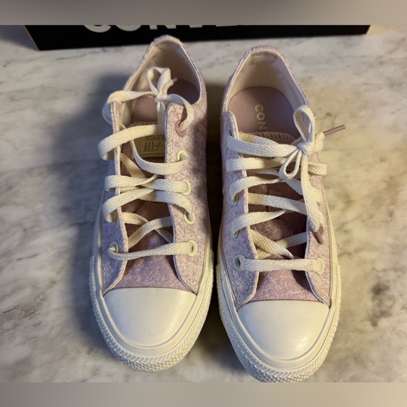 Like NEW Pink Converse all star women’s size 5 - worn once - Picture 5 of 8